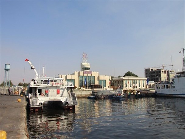 رشد63درصدی صادرات کالای نفتی از بندرشهید باهنر/ افزایش 32 درصدی تردد شناورها در بنادرشرق هرمزگان