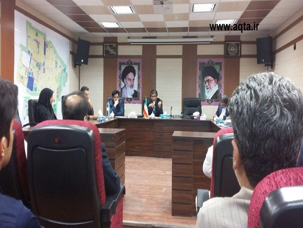 رئیس شورا: برنامه های شهردار اغراق آمیز بود/ شهردار: همانطور که وعده ۱۰۰ روزه آقای روحانی تحقق پیدا نکرد من نیز به خاطر رکود نتوانستم/علت نبود نقدینگی را از نوبخت و روحانی بپرسید