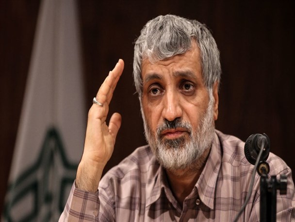 باید جایگاه زن و زنانگی به جامعه برگردد/ هشدار نسبت به شیوع همجنس‌گرایی میان سلبریتی‌ها