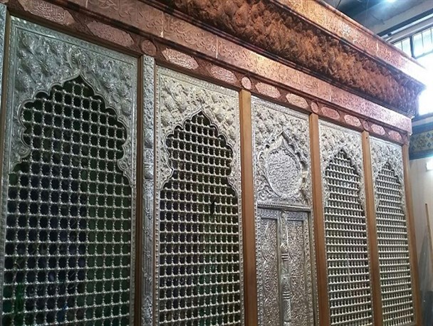 مردم زنجان نیم ضریح امامین عسگرین را زیارت می کنند/ استقرار 10 موکب زنجان همزمان با اربعین در عراق