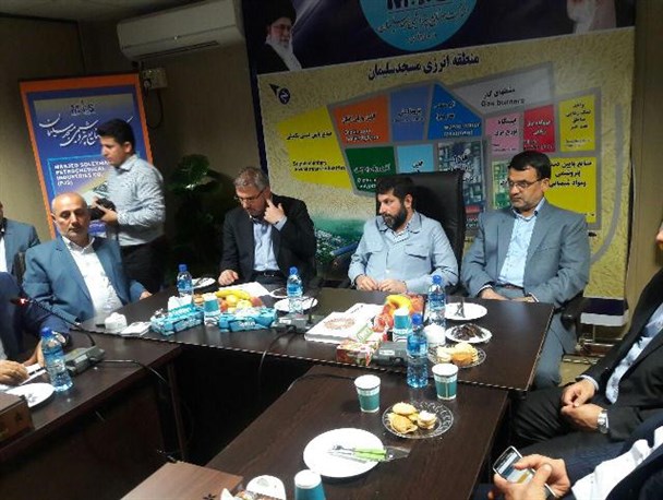 برگزاری جلسه سرمایه گزاری و رفع موانع پتروشیمی و پتروپالایش بختیاری مسجدسلیمان + تصاویر