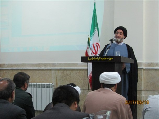 استفاده طلاب تا پاسی از شب از شبکه‎های اجتماعی یک آفت است