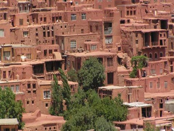 ایرندگان، شهری که همچنان روستاست