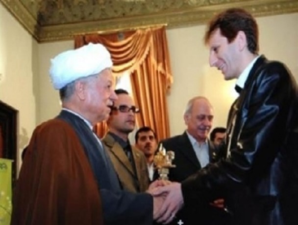 بابک زنجانی به کدام رسانه ها پول می دهد