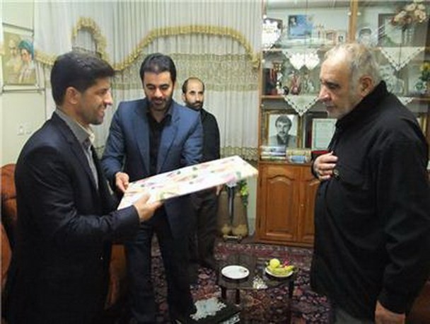 دیدار مدیرکل ورزش و جوانان استان از خانواده‌ شهدای ورزشکار