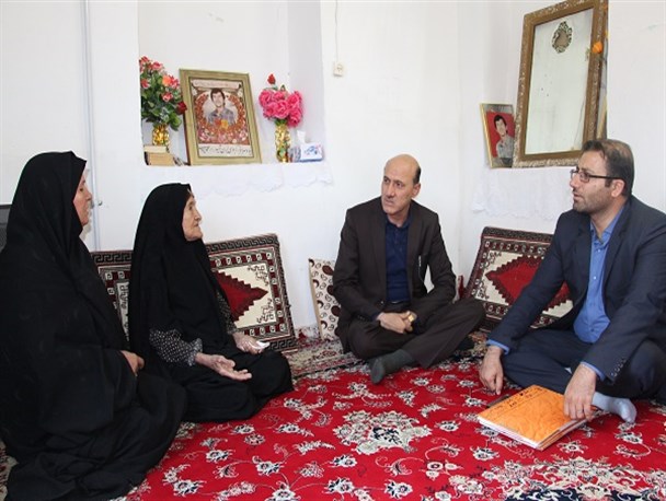 دیدار با خانواده  معززشهدا موجب تقویت روحیه خدمتگزاری می شود
