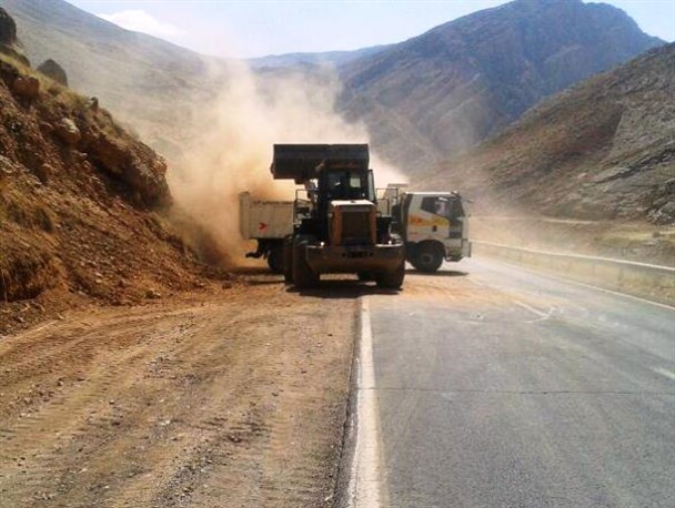 تلاش جهادگرانه راهداران  اردل در ایمن سازی محور بهشت آباد