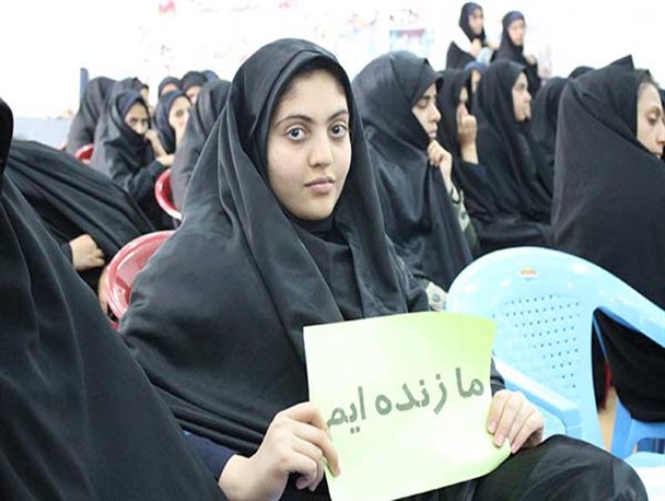 روایت تصویری از برگزاری تجمع بزرگ دانش آموزی «ما زنده ایم» در ابرکوه
