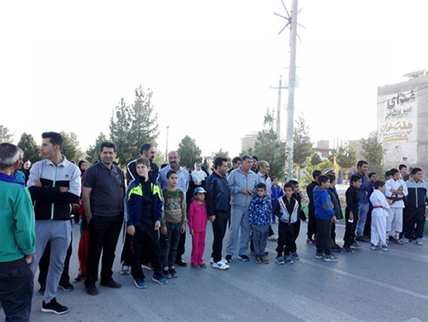 برگزاری همایش پیاده روی خانوادگی در بیضا