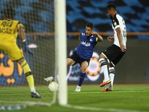 لیگ برتر فوتبال| مدافع کم‌کیفیت؛ ناجی جان آبی‌ها/ استقلال به‌سختی از سد هوادار گذشت