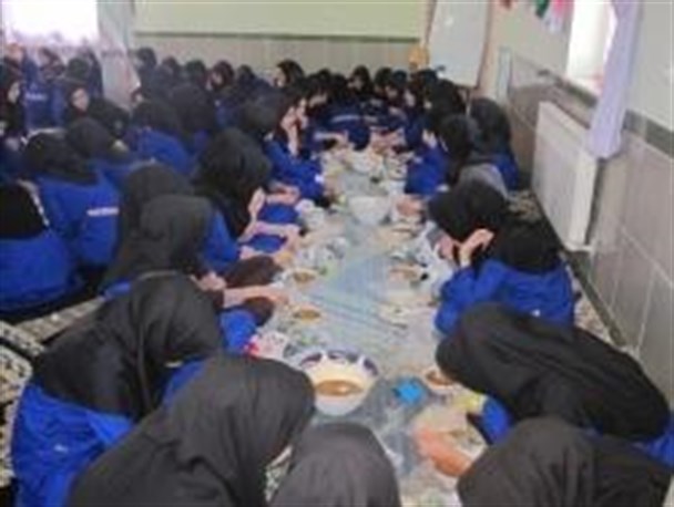 بر پایی سفره حضرت رقیه (س) در مدارس نیر