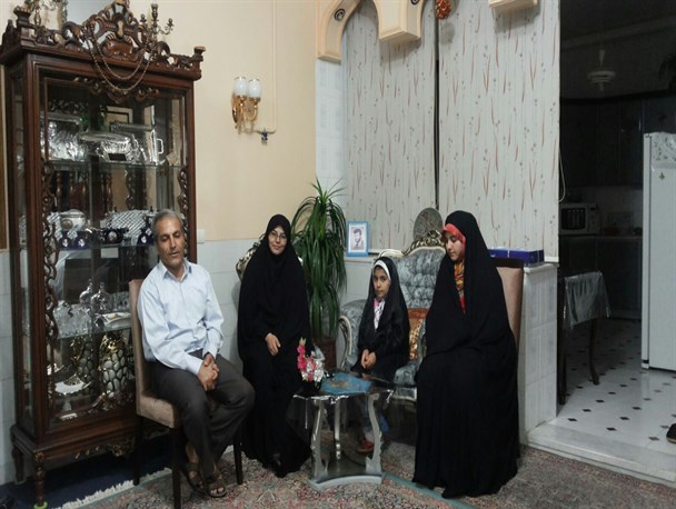 دیدار هنرمندان بسیجی با خانواده شهید حمیدرضا اسماعیل زاده