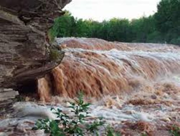 سیل 2 نفر را با خود برد/ تداوم جستجو برای یافتن اجساد قربانیان + عکس