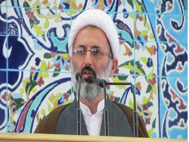 علاج مشکلات کشور در داشتن روحیه انقلابی است