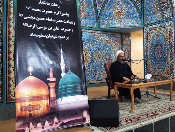 حضرت زهرا(س) و امام رضا(ع) مقابل نفوذ انحراف در دین اسلام ایستادند