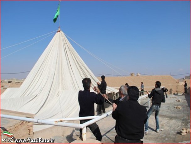 مراحل برپایی خیمه امام حسین(ع) در خانه های قدیمی یزد+تصاویر