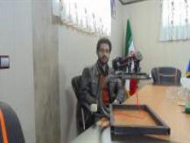جوان بیرجندی موفق به ساخت دستگاه گونی بافی سنتی شد+تصویر