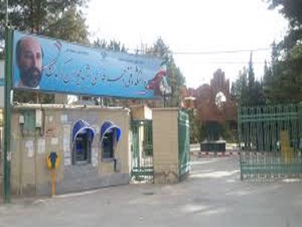 جمع آوری شبانه بیلبوردهای تبلیغاتی سخنرانی  زاکانی در دانشگاه چمران
