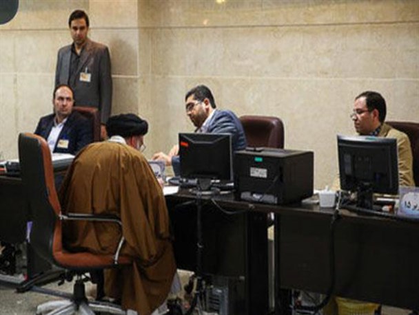 «حامی جریان فتنه در شیراز» هم برای انتخابات مجلس خبرگان ثبت نام کرد