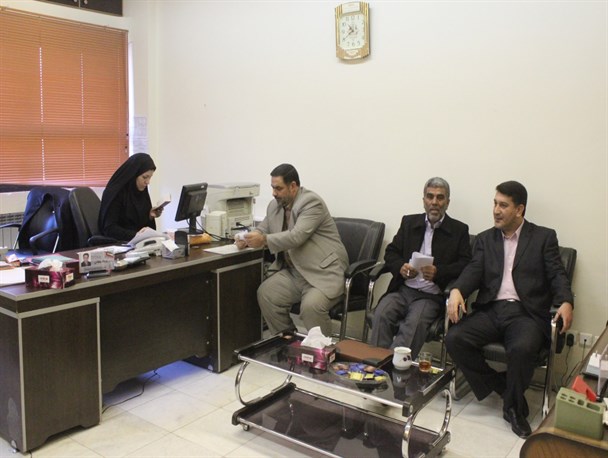 نام نویسی ۶ نفر در انتخابات مجلس / ثبت‌نام نخستین داوطلب زن انتخابات مجلس شورای اسلامی در ابهر