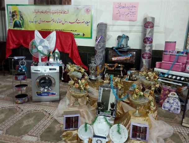 اهداء یک فقره جهیزیه از محل کمک خیرین به مددجوی بی سرپرست تحت حمایت امداد