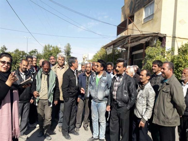 دهمین تجمع اعتراضی کارگران کارخانه قند فسا / کارگران: از وعده ها خسته شده ایم +عکس