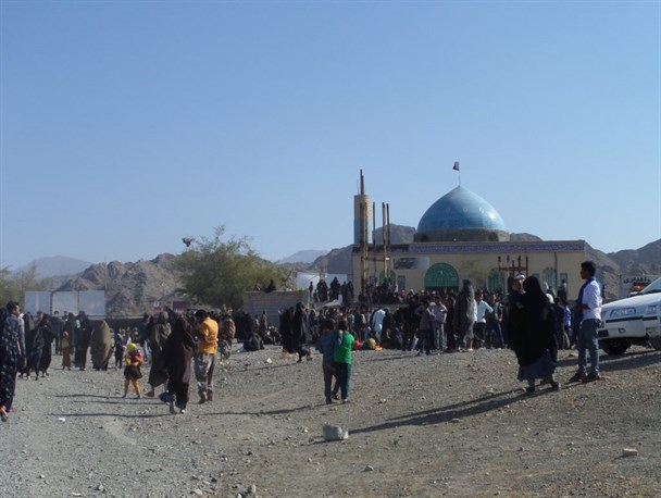 امامزاده فضل بن عباس(ع) همانند نگینی در منوجان می درخشد