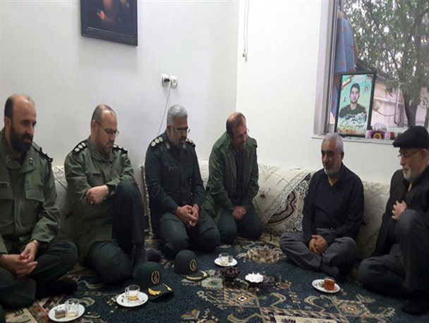 دیدار فرمانده سپاه نینوا گلستان با خانواده شهید «سید مهدی حسینی»+تصاویر