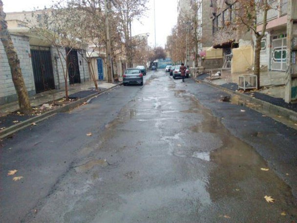 وضعیت نابسامان آسفالت های کرج در فصل بارندگی