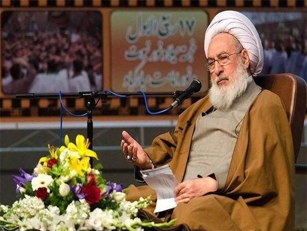 حوزه و دانشگاه پشت سر رهبر انقلاب حرکت کنند/ افراد دوست‌دار آمریکا از حمایت خود دست بردارند