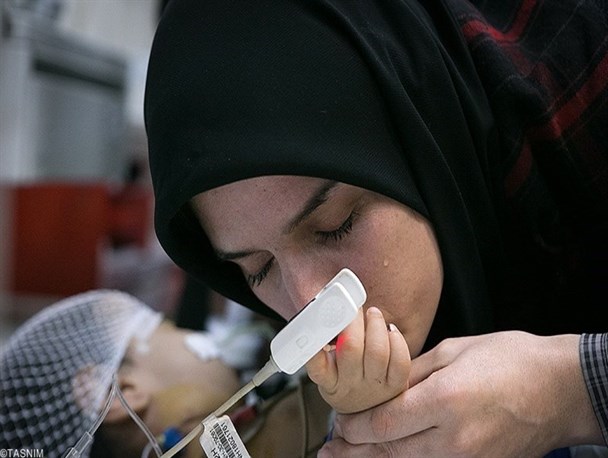 پدر شیشه ای گوشت تن دختر دوساله اش را به سیخ کشید