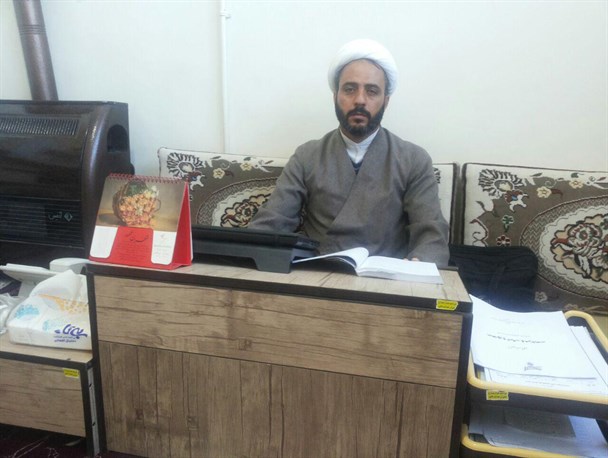 اولین آسیب وحدت شکنی را عالم و جوینده علم و دانش می برد