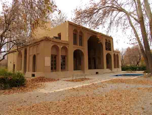 گزارش تصویر/واپسین روزهای پاییزی باغ پهلوان پور مهریز