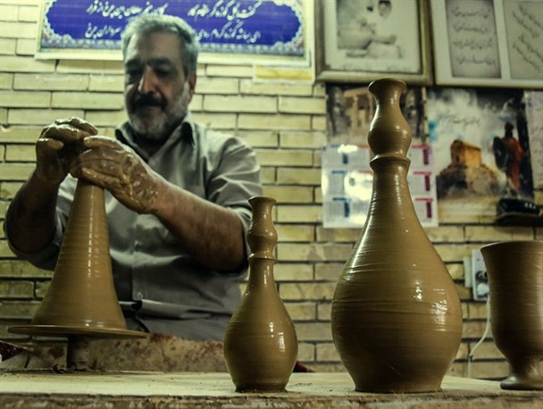 گلایه نماینده شهرضا از بی توجهی ها به هنر سفال/ مسئولان شهر جهانی «سفال و سرامیک» را دریابند