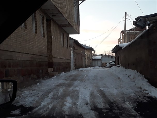 وضعیت نامناسب کوچه‌های برفی خلخال در سایه مدیریت خانم شهردار!+تصاویر