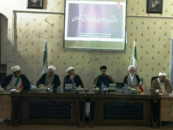 بایدبرای پاسخ دهی مخاطبان به روش و سیره اهل بیت (ع) عمل کرد
