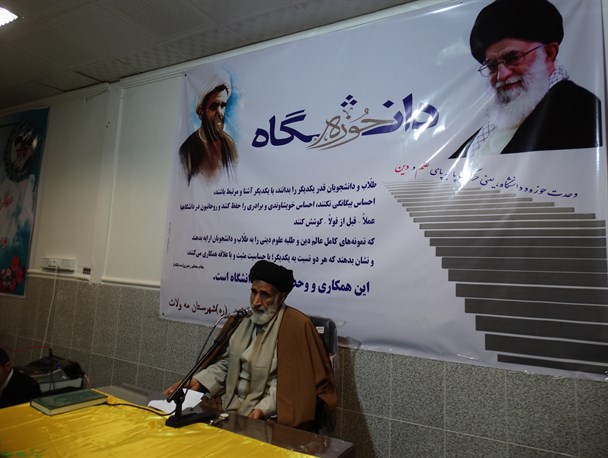 طلاب و دانشجویان افسران و رزمنده جنگ نرم  کشور هستند