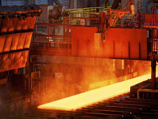 ذوب بازنشستگان ذوب آهن در کوره بی تدبیری مسئولان!/ خصوصی سازی به نفع جیب دولت به ضرر معیشت بازنشستگان