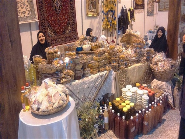 نمایش توانمندی زنان نراقی در جشنواره ملی اقوام ایرانی به روایت تصویر