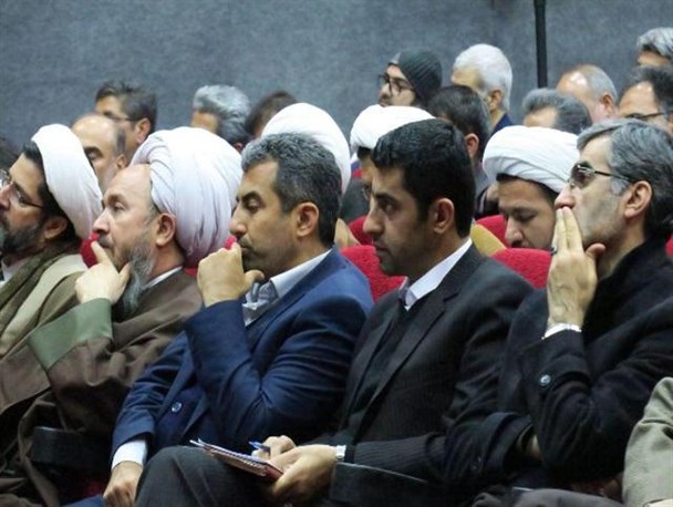 معادن سنگ آهن پارامتر مهم پیشرفت منطقه کرانی است/رویکرد اقتصادی ما با ادبیات دولتی نمی تواند پاسخگوی نیاز مردم باشد