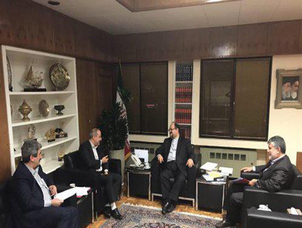 احداث صنایع بزرگ توسعه استان را تسریع می کند