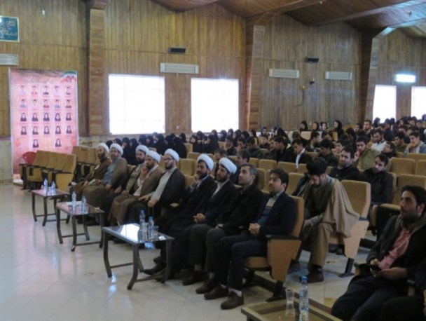 همایش وحدت حوزه و دانشگاه در سالن اجتماعات معلم تکاب برگزار شد