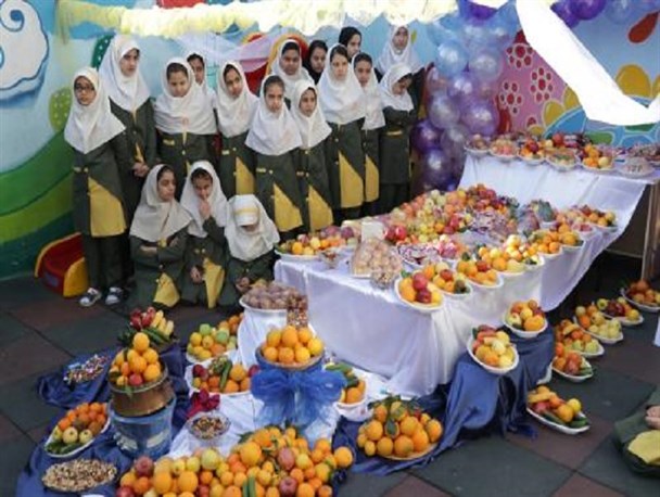 در مدارس زنجان چه خبر است؟/ جشن یلدا با چاشنی رقص در برخی از مدارس استان زنجان!