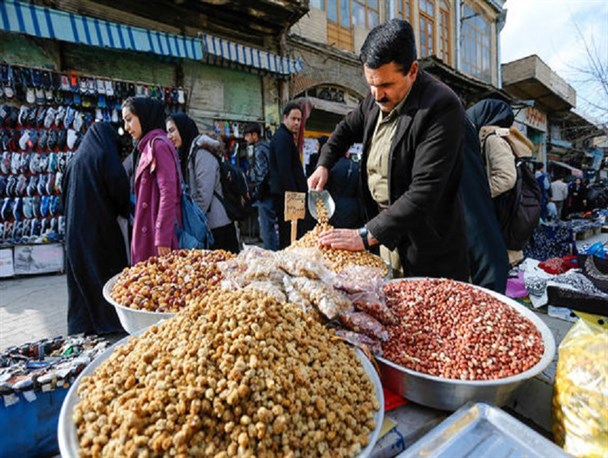 هیچگوانه کمبود کالا در بازار زنجان وجود ندارد/ بازار شب یلدا توسط ناظران رصد می‌شود