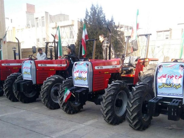 واگذاری ۷ دستگاه تراکتور به مددجویان کمیته امداد در هرمزگان