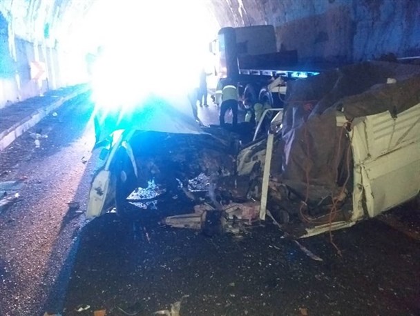 تصادف وانت‌بار در تونل "دمچنار" بویراحمد قربانی گرفت+تصاویر