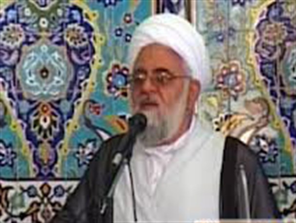 نواب صفوی روح انقلابی را در ایران زنده کرد