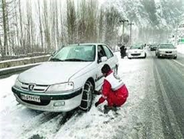 تردد خودروها در گردنه اسدلی فقط با زنجیرچرخ امکانپذیر است