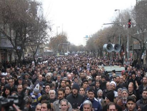 تبریز اولین پایگاه مردمی کمپین "من عاشق محمد(ص) هستم" / امضای تشکل های فرهنگی، دانشجویان، هنرمندان، مسئولین، رسانه ها و نمایندگان پای دفتر دفاع از مقدسات