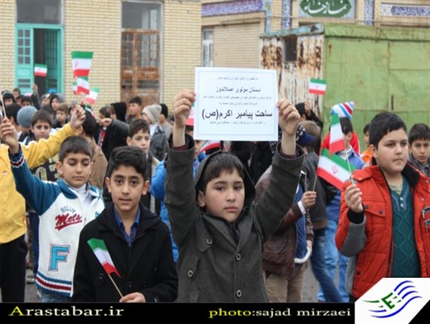 دانش آموزان اصلاندوزی اهانت به ساحت پیامبر مهربانی ها را محکوم کردند + تصاویر
